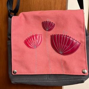 Beautiful canvas bag with lots of pockets